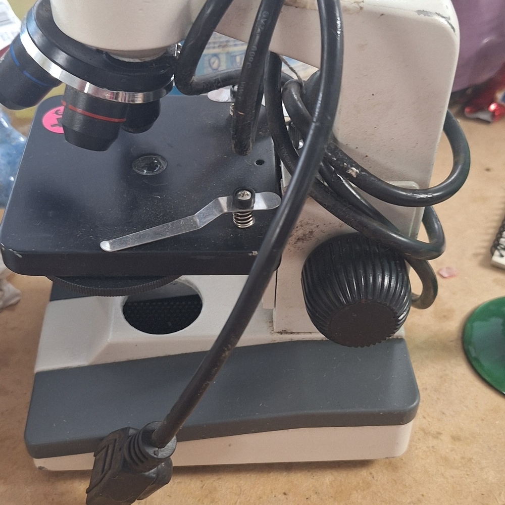 Microscope - Picture 2 of 4